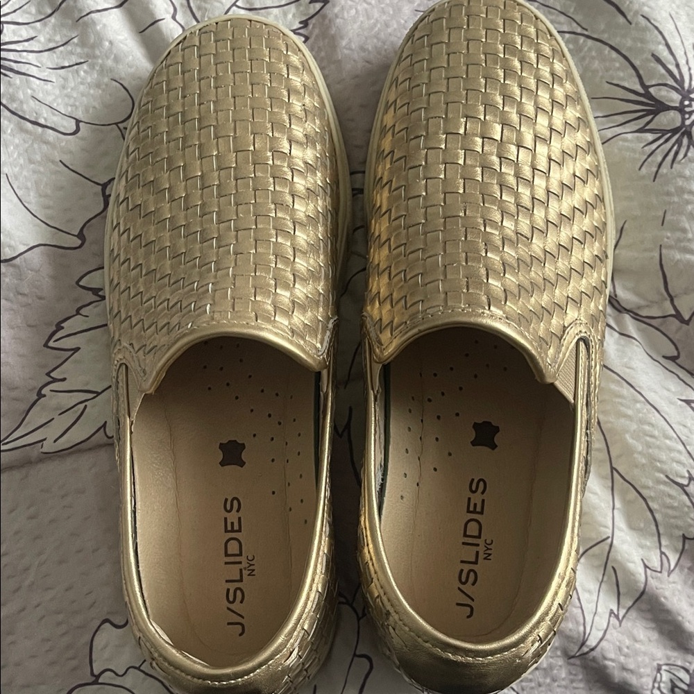 J/SLIDES Womens Metallic Gold Woven leather Loafers